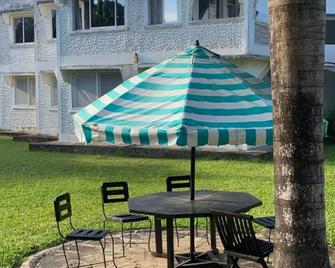 Beautifully Furnished Studio\n\n - Mtwapa - Innenhof