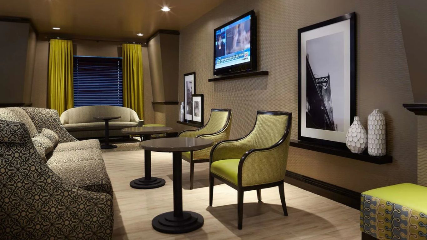 Hampton Inn & Suites by Hilton Montreal-Dorval