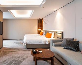 Grand Eton Hotel - Luzhou - Bedroom