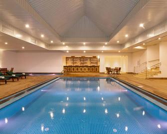 Araliya Red - Budget friendly Hotel- Where you find stunning 360 panoramic view of Nuwara Eliya - Nuwara Eliya - Pool