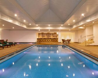 Araliya Red - Budget friendly Hotel- Where you find stunning 360 panoramic view of Nuwara Eliya - Nuwara Eliya - Pool