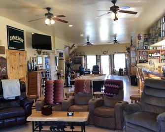 Bitterroot Man Cave Getaway - Stevensville - Lounge