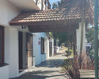 Hostal Las Grullas - Villa Gesell - Außenansicht