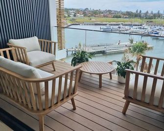 Luxurious new 3-bedroom penthouse apartment - Shell Cove - Balcony