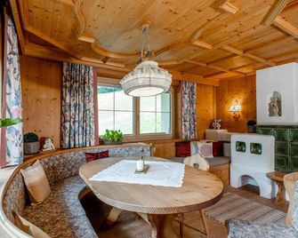 Haus am Waldrand - Itter - Їдальня