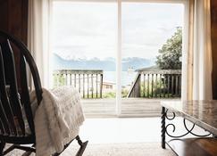 The Cottage ~ quiet downtown home, stunning view, walking distance to everything - Haines - Balcony