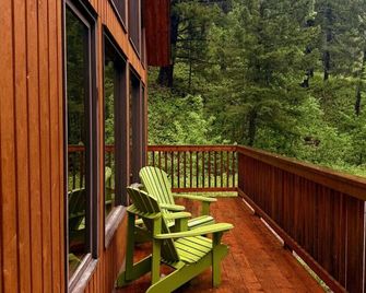 Crowsnest River Chalet - Yeti - Crowsnest Pass - Balkón