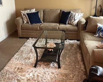 Single family home three bedroom - Lithonia - Living room
