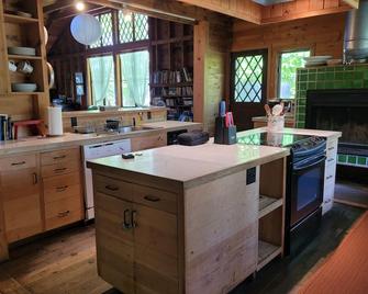 Summer Lake Cottage, private beach, Berkshire Hills, small village - Salisbury - Cocina