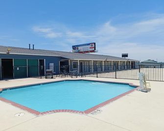 2 Queen Beds Non-Smoking - Pearsall - Pool