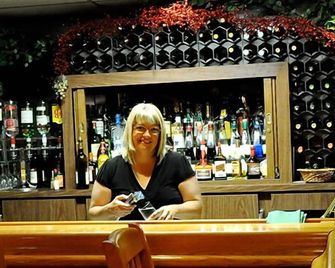 Pinewood Motor Inn - Espanola - Bar