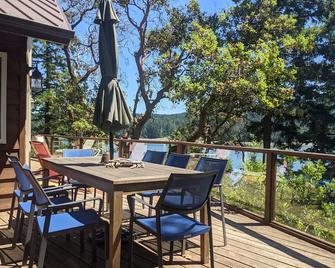 Peaceful Bayside Home the Woods (Sleeps 6, max 8) - Roche Harbor - Balcony