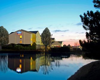 Fairfield by Marriott Inn & Suites Colorado Springs South - קולרדו ספרינגס - בניין