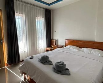 Four-G Home Stay & Komodo Tour - Labuan Bajo - Bedroom