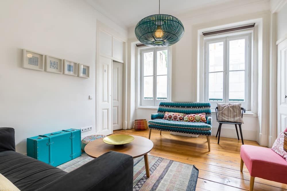 ذا كولور هوستل