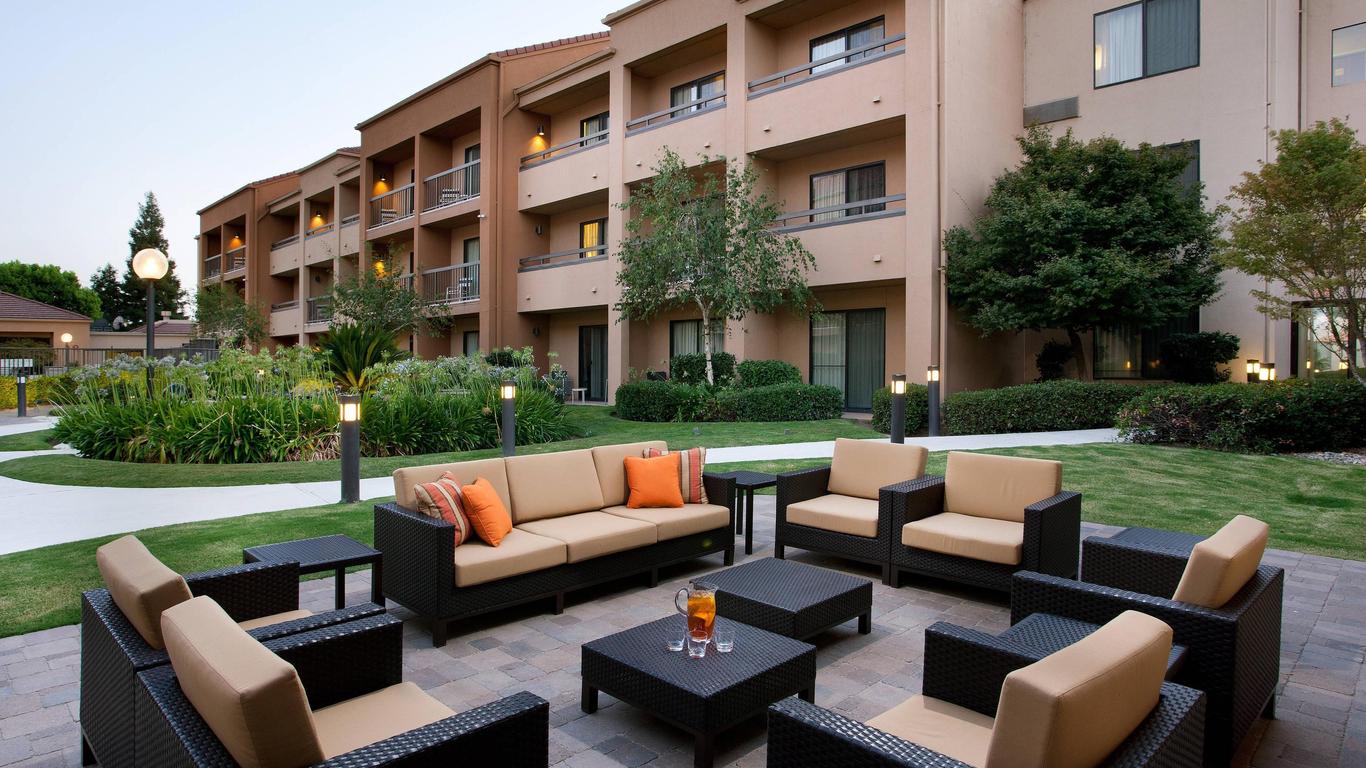 Courtyard by Marriott Bakersfield