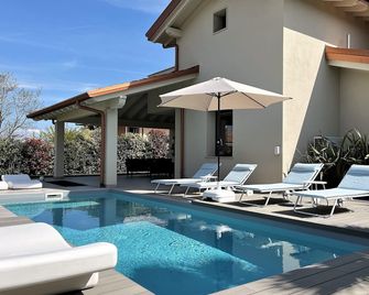 Ferienhaus Casa sulle colline di Barcuzzi pool, garden and barbecue - Prevalle - Piscina