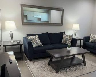 Brand New! Charming and Cozy - Clovis - Olohuone