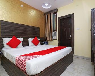 OYO 8393 Hotel Park Avenue - Lucknow - Bedroom