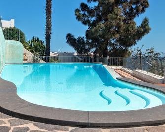 Hotel Residence La Villetta - Lipari - Pool