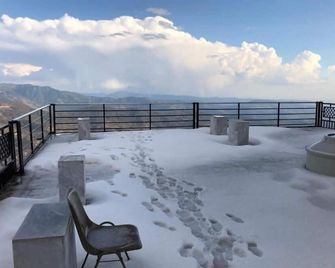 Reina Boutique Hotel - Murree - Murree - Balcony