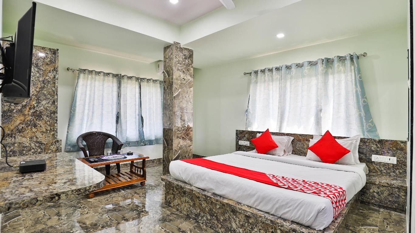 OYO 24833 Hotel Silver