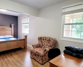 Niagara falls Luxury Villa- Hottub, Pool, Water View, breakfast - Niagarafälle - Schlafzimmer