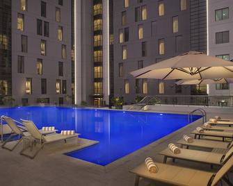 Hampton by Hilton Dubai Airport - Dubai - Pool