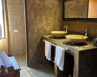 Windhoek Game Camp - Windhoek - Baño