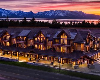 Luxury 3Br Residence steps from Heavenly Village & Gondola 3 Bedroom Condo by RedAwning - South Lake Tahoe - Edificio