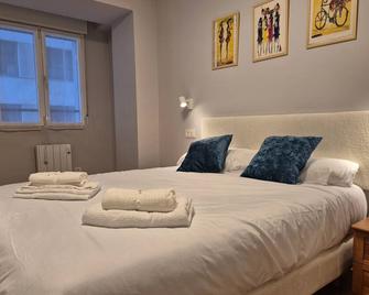 1A143 Apartamento junto a la playa en Gijon - Gijón - Schlafzimmer