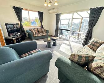 Glenpark Lodge - Dunedin - Living room