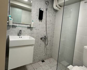 Taipei Inn - Taipei City - Bathroom