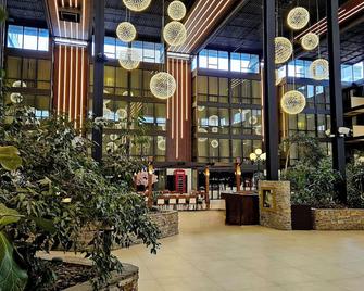 Wyndham Edmonton Hotel and Conference Centre - Edmonton - Lobby