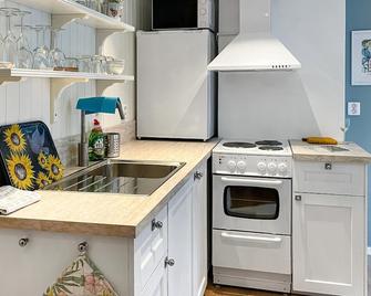 Awesome Home In Västervik With Kitchen - Västervik - Kitchen