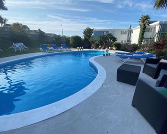 The Belmont - Shanklin - Pool