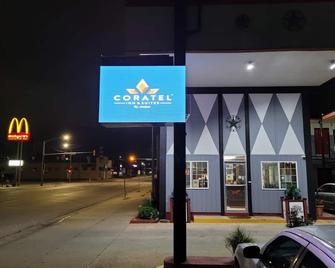 Coratel Inn & Suites by Jasper Hutchinson - Hutchinson - Edificio