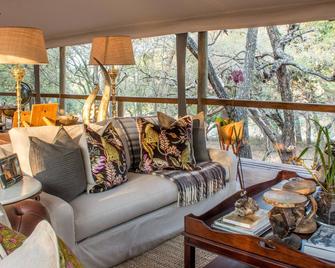 Rhino Sands Safari Camp - Mkuze - Wohnzimmer