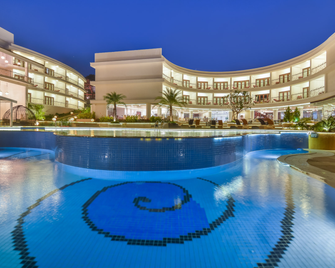 Park Regis Goa - Arpora - Piscina