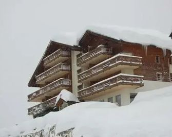 Hotel Castle - Goms - Building