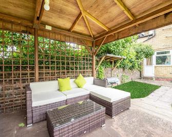 West Ealing Svd Apt. - 2 Bedroom 2 Bath - Greenford - Patio
