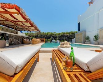 إل بارانكو جالاباجوس - بورتو أيورا - حوض السباحة