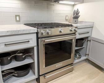 Bespoke 1 Bedroom - Private Patio & Fire Pit - Sacramento - Küche