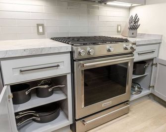 Bespoke 1 Bedroom - Private Patio & Fire Pit - Sacramento - Cocina