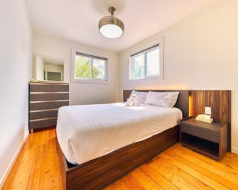 Suite 200: Spacious Beachfront Townhouse - Wainfleet - Habitación