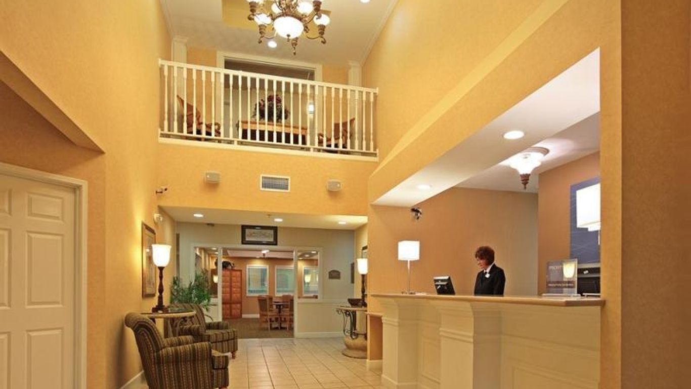 Holiday Inn Express & Suites Magnolia-Lake Columbia By IHG