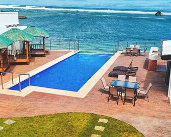 Cyan Sea Suites - Bolinao