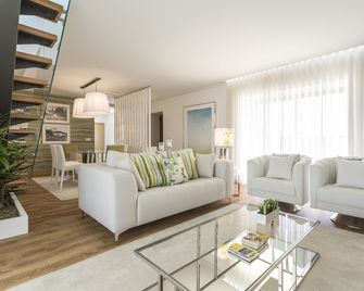 Gallo`s House, a place of excellence in the north of the country. - Barcelos - Living room