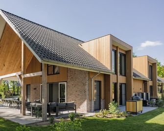 Veluwe Villa Wellness - Wekerom - Edificio