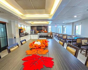 كمفرت إن هايانيس - كيب كود - هيانيس - مطعم